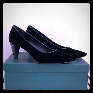 LOGO by Lori Goldstein Black Velvet Pump - 8.5